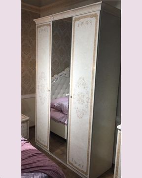 Шкаф  ПАТРИСИЯ  3-х ств. (2+1) корень крем глянец с зеркалами