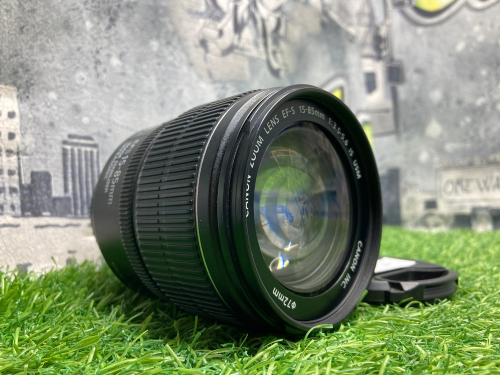 Canon EF-S 15-85mm 3.5-5.6 IS USM