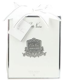 Букет красных роз в металлической вазе, Cote Noire