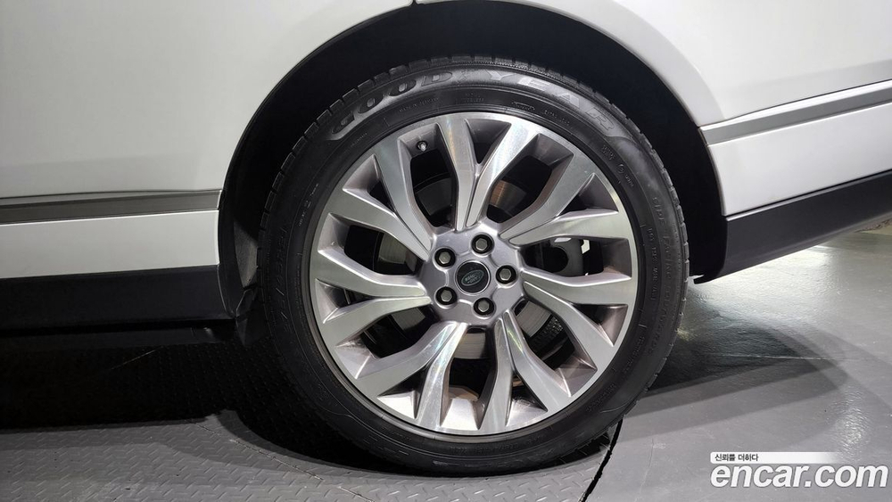 Land Rover Range Rover 4 Generation 4.4 SDV8 AB LWB Дизель (11.2019)