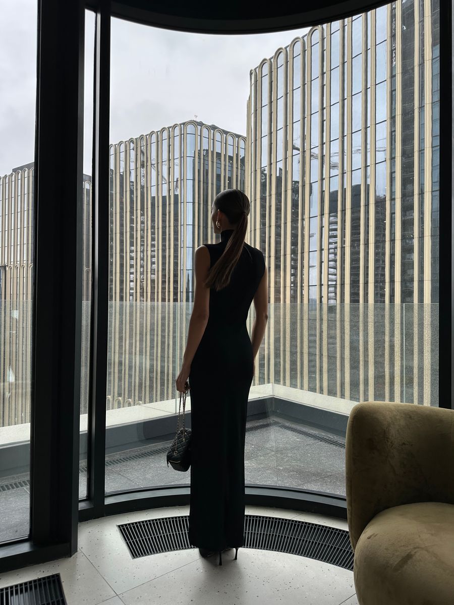 Платье из вискозы со стойкой макси черное