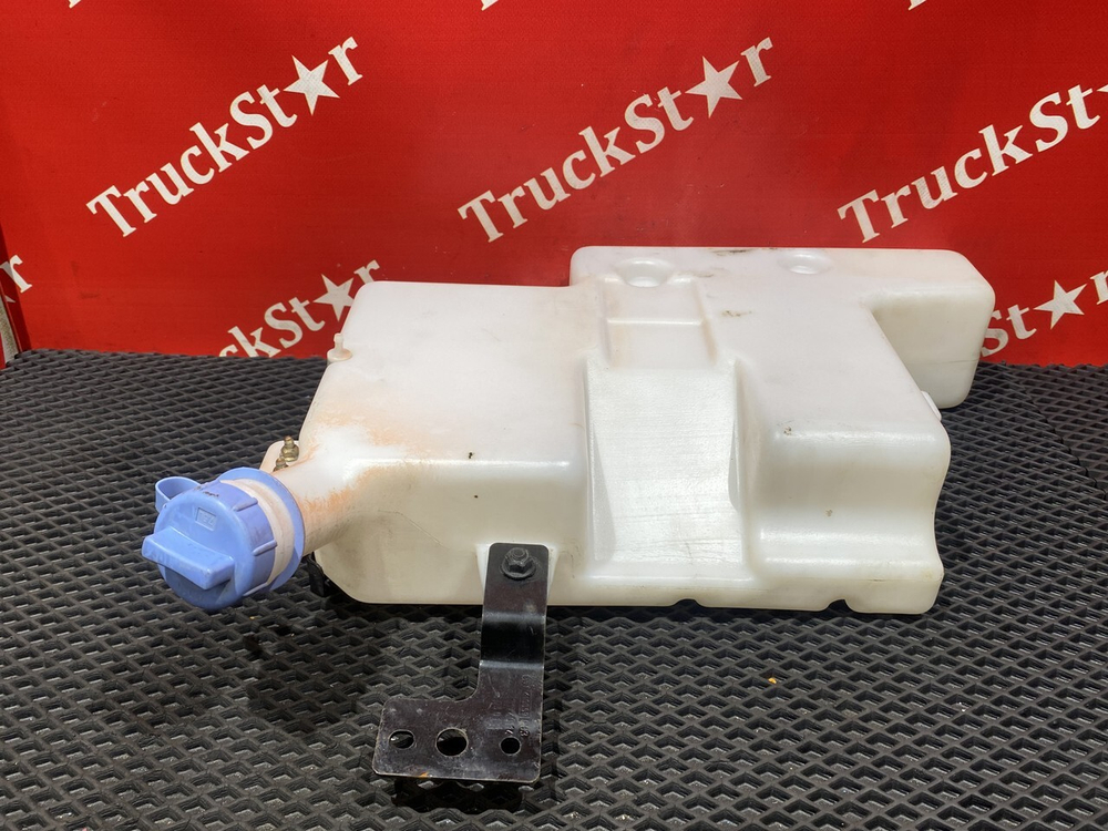 Бачок омывателя лобового стекла 2023г