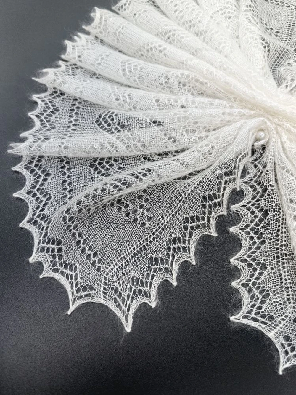 Оренбургский пуховый палантин с шелком АШ12040-02 экрю