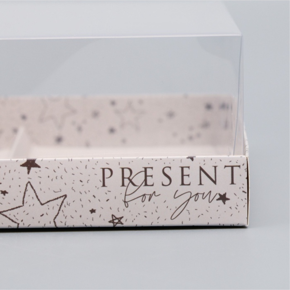 Коробка для 4 муссовых пирожных «Present. звезда», 17.8×17.8×6.5 см