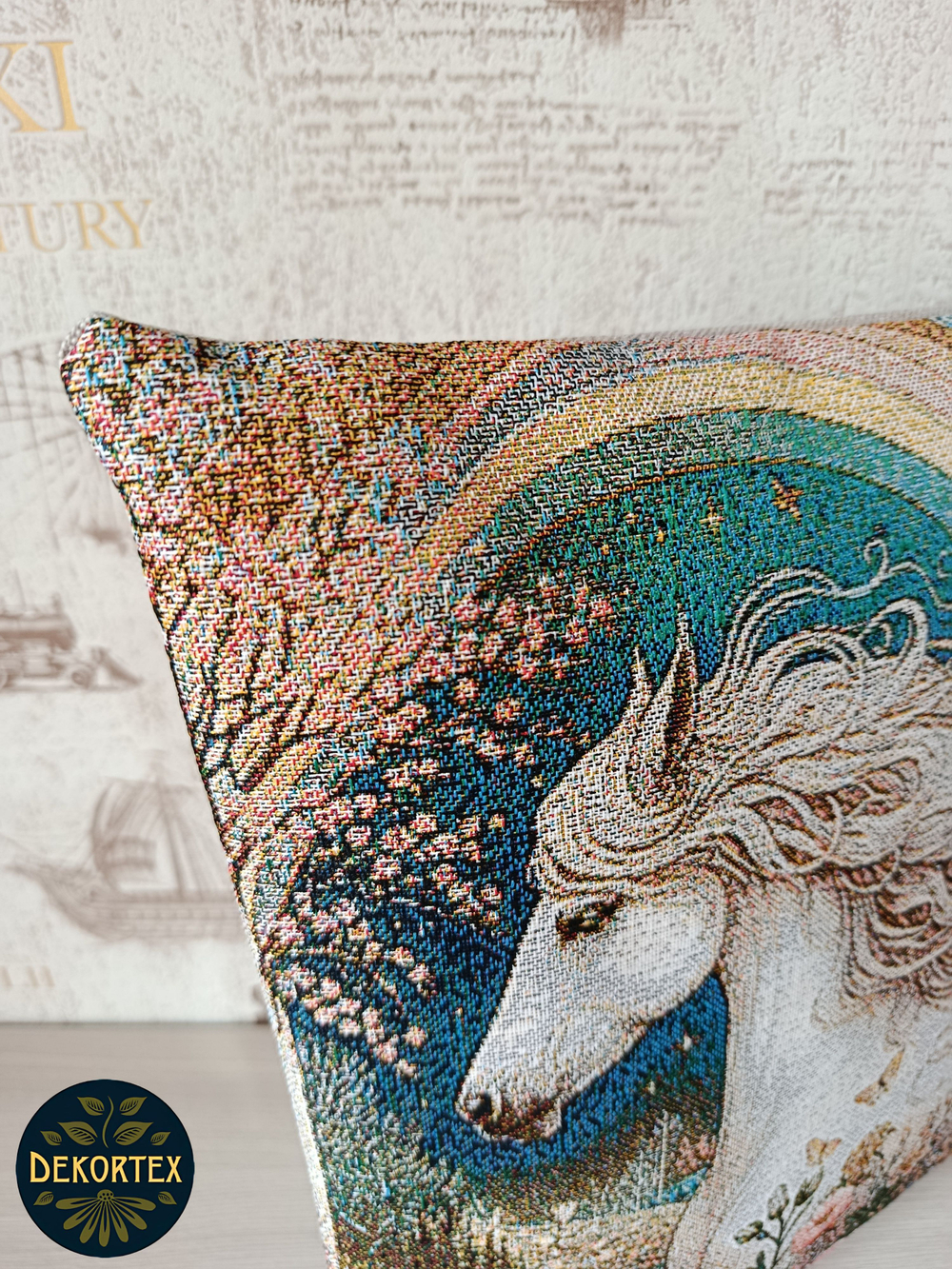 Декоративный гобеленовый чехол для интерьерной подушки Странник 38*38