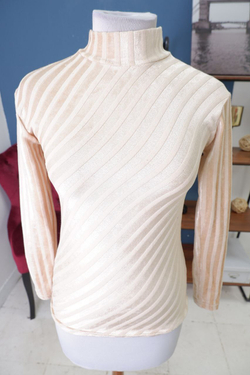 Джемпер интересный 42 размер