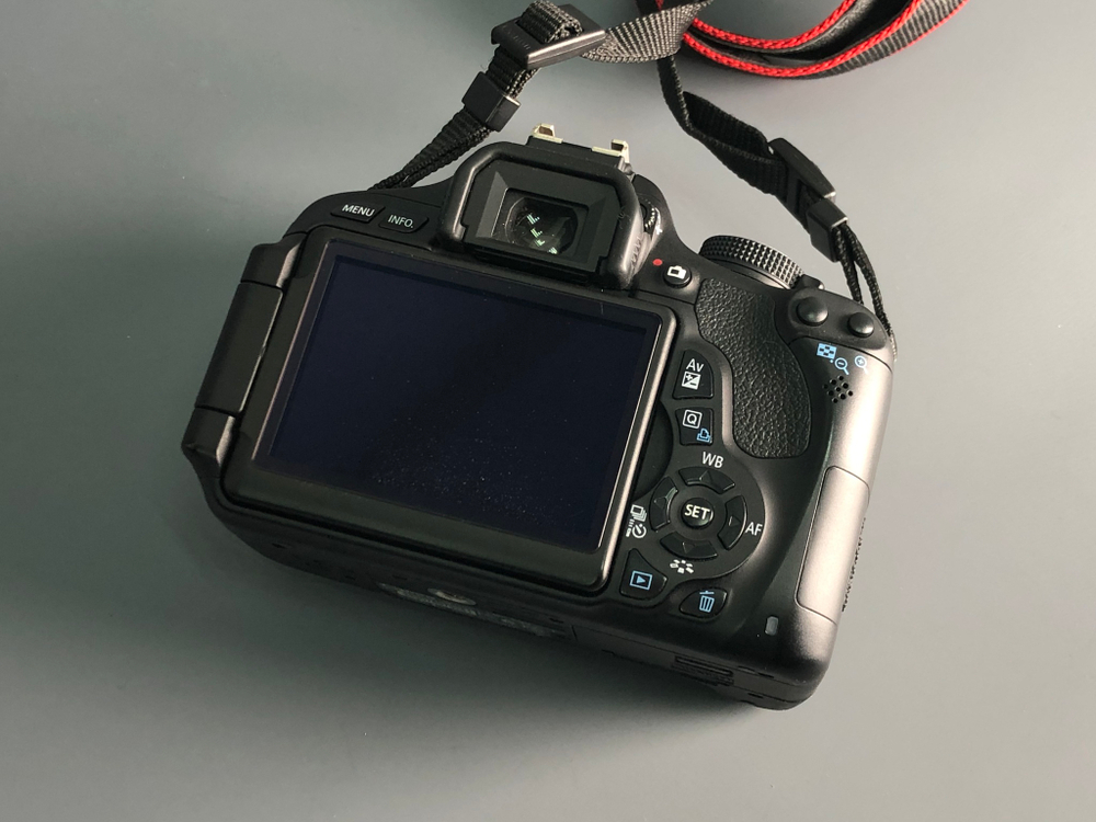 Canon 600D Kit 18-55mm IS II 2.000 кадров