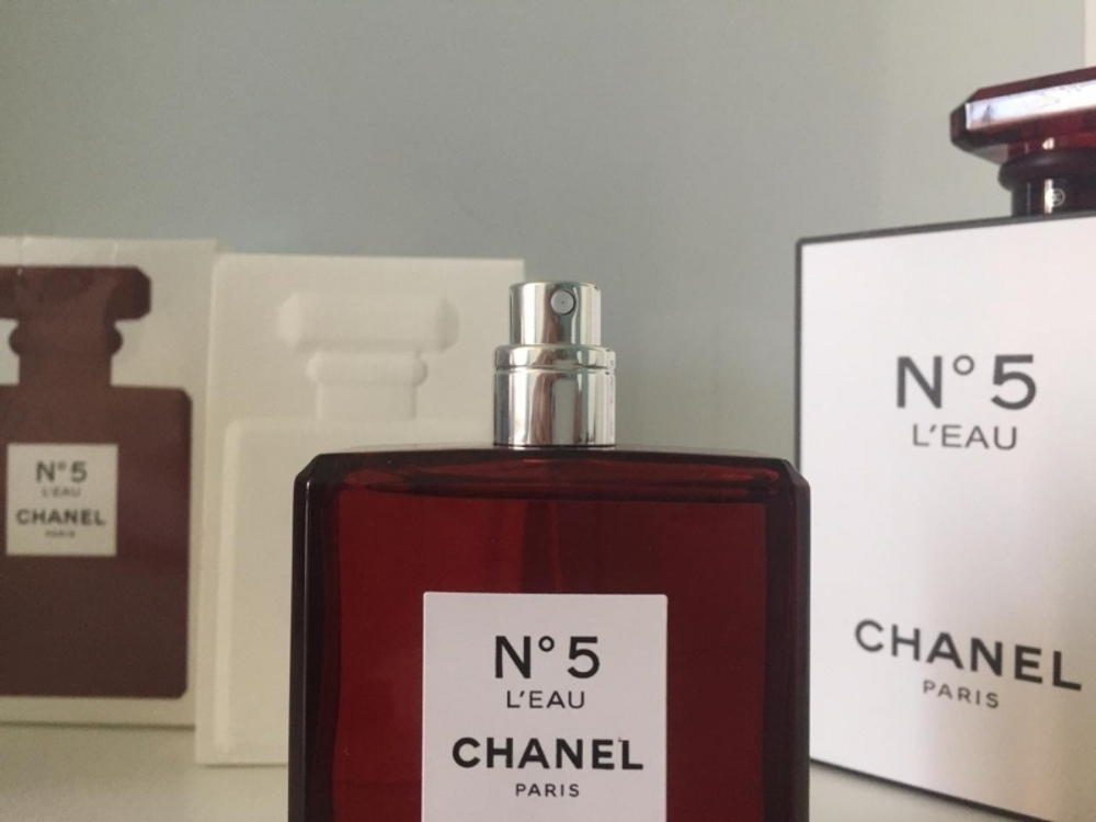Chanel No5 L'Eau Red Edition (duty free парфюмерия)