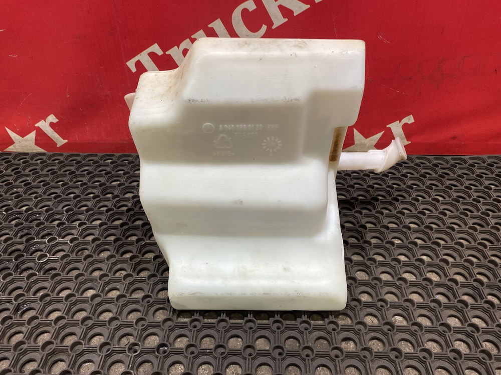 Бачок омывателя лобового стекла 2018г