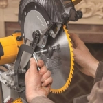Торцовочная пила DeWALT DWS780, DWS780-QS