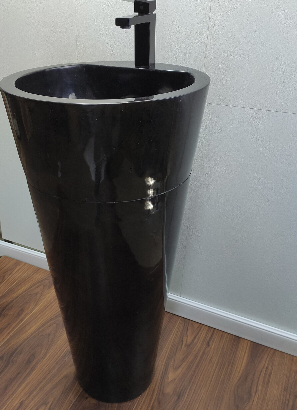 Раковина напольная из мрамора Black MN-61363 (45*45*90)