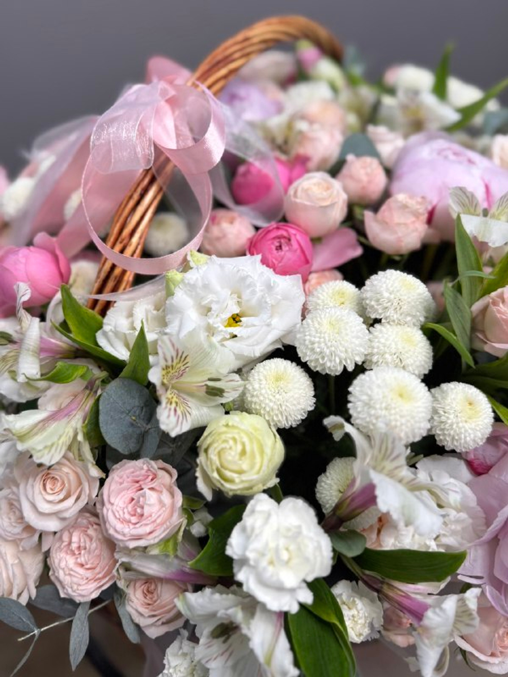 Авторская корзина с цветами