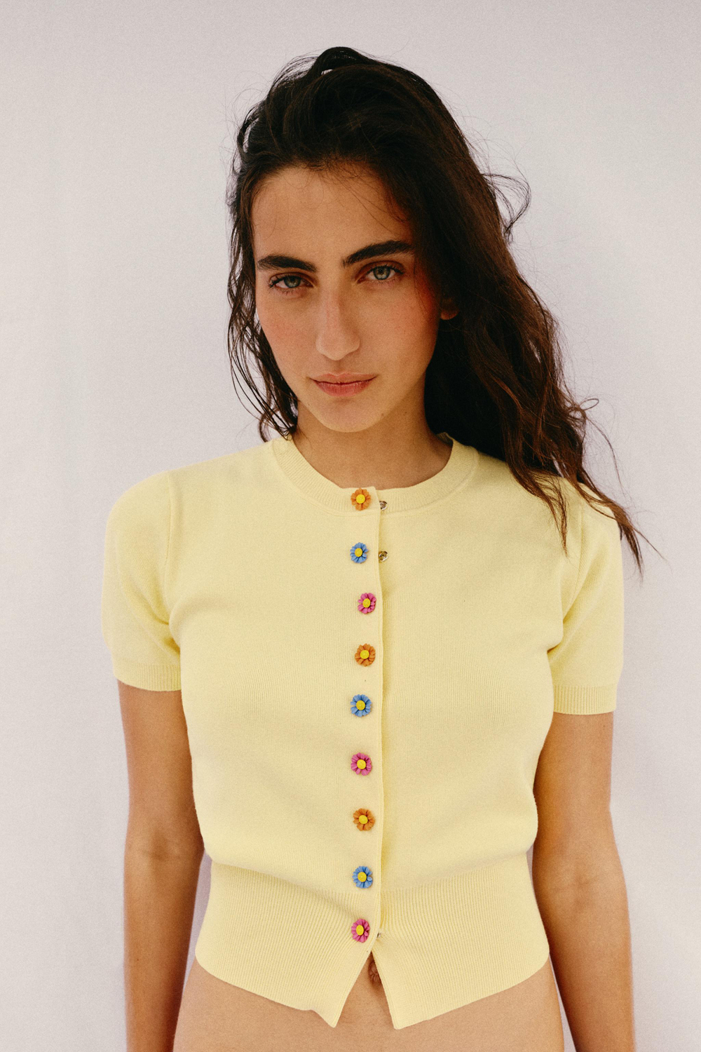 ZARA КАРДИГАН С ЦВЕТОЧНЫМИ ПУГОВИЦАМИ, СВЕТЛО-ЖЕЛТЫЙ