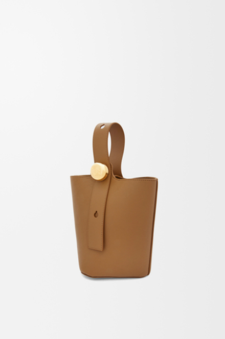 Loewe Мини-сумка-ведро Pebble из гладкой телячьей кожи, светло-коричневый
