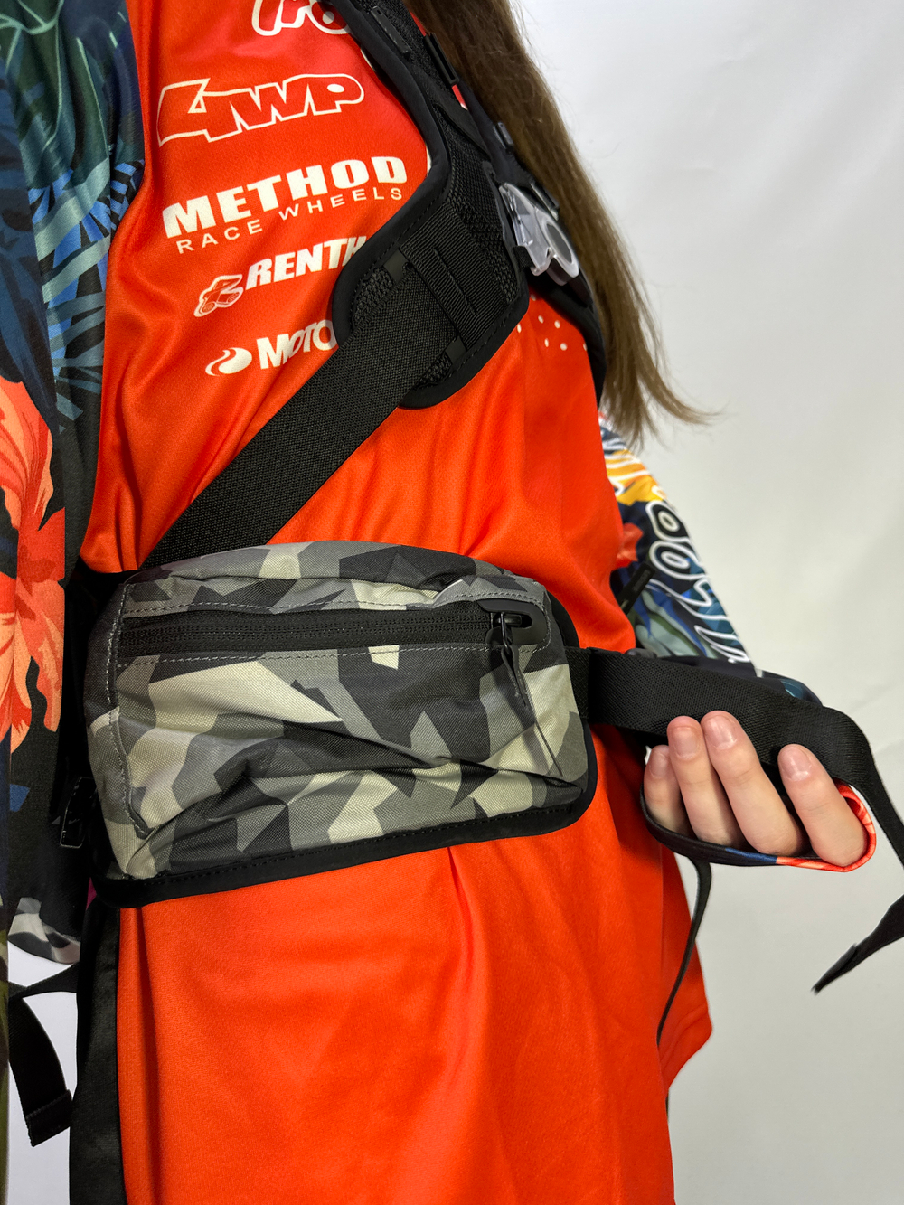 Рюкзак USWE SHRED 25L MTB Daypack, Camo/Black