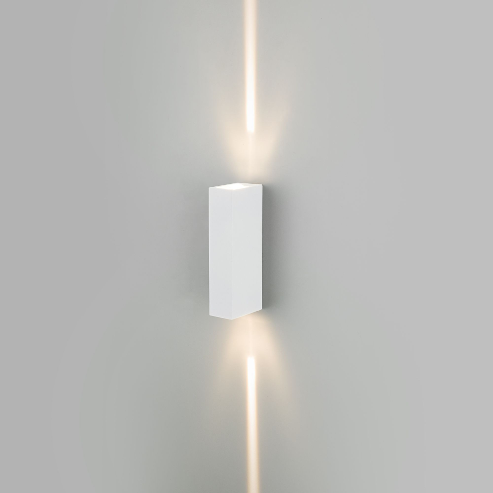 Уличный настенный светодиодный светильник Blaze LED IP54 35136/W белый