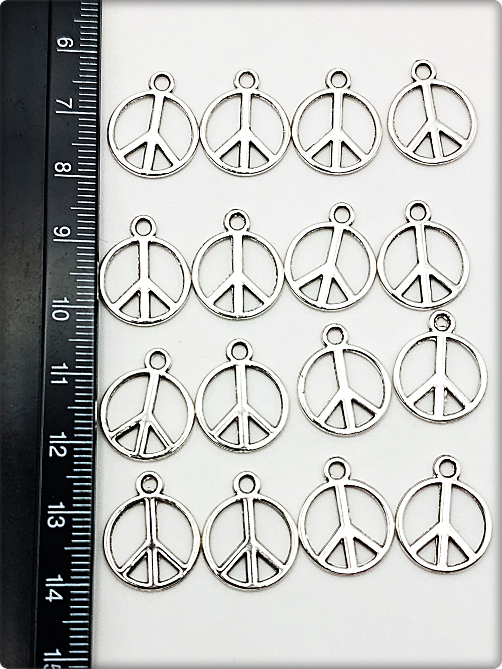 Подвески для рукоделия "Пацифик" серебристые.