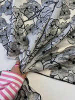 Жаккард белый с серебристыми цветами