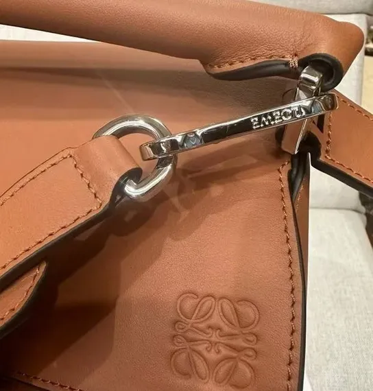 Сумка Loewe Puzzle Edge bag in classic calfskin