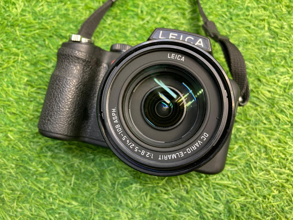 Leica Camera V-Lux 2