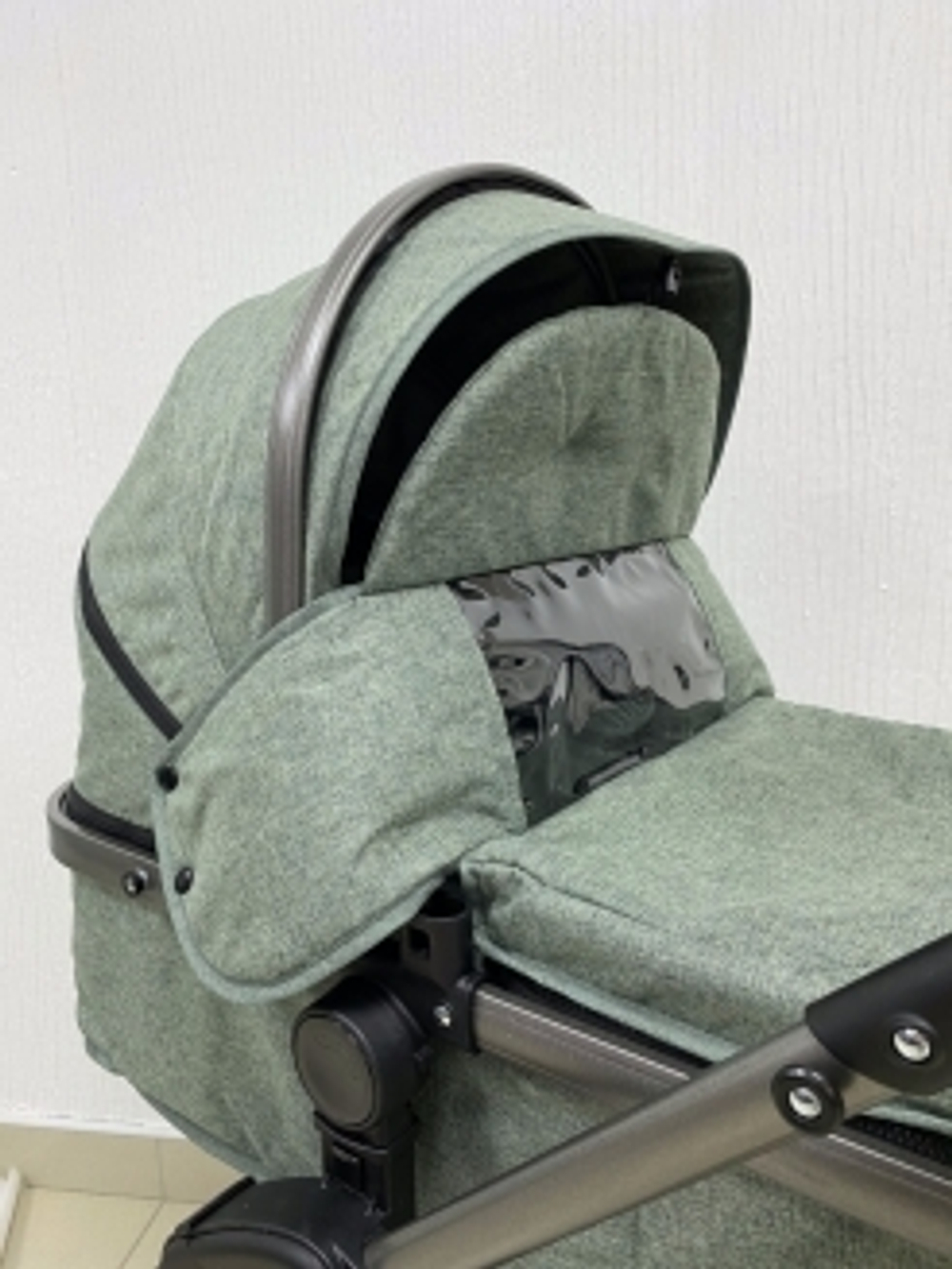 Коляска-трансформер LUXMOM 555-W 2В1 зеленый текстиль