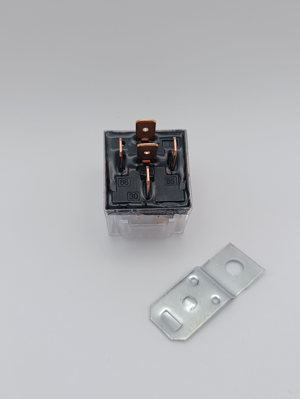 Реле универсальное автомобильное 12V 5 контов 100А с индикатором, с кронштейном, прозрачное