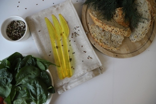 Нож ПРЕМИУМ пласт. желтый 1/50шт