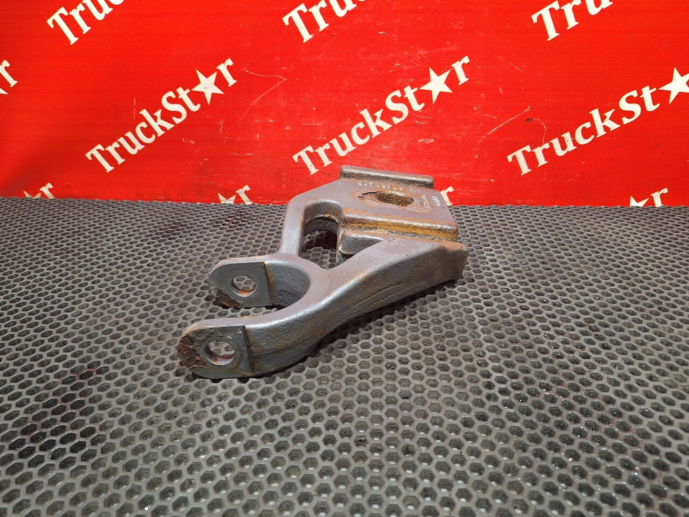 Кронштейн амортизатора переднего правый