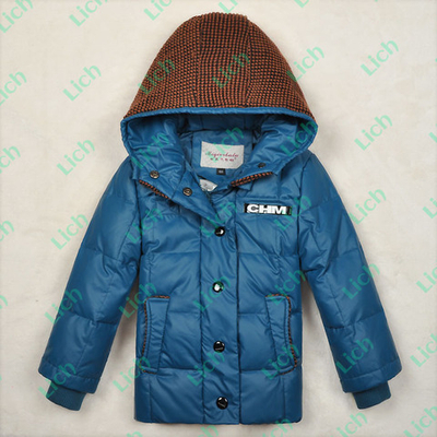 Куртка с контрастным капюшоном из буклированной ткани