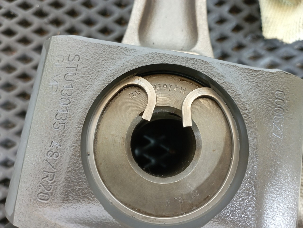 Поршень с шатуном