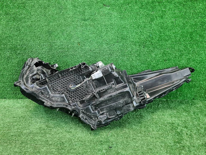 Фара правая Toyota Highlander 4 U70 (2019-н.в) LED