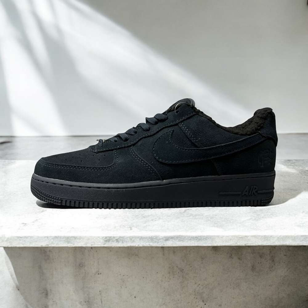 Nike Air Force 1 Low Winter • Total Black