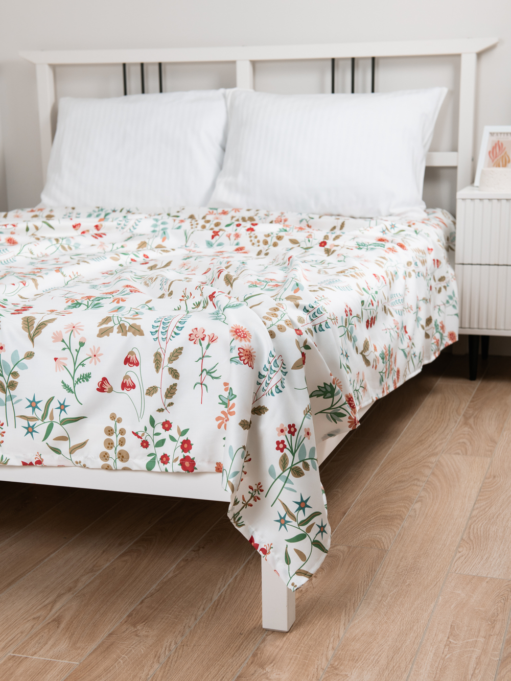 ODA Простыня стандартная, сатин цветочный орнамент