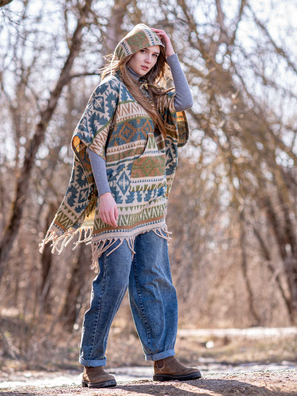 Пончо шерстяное с орнаментом