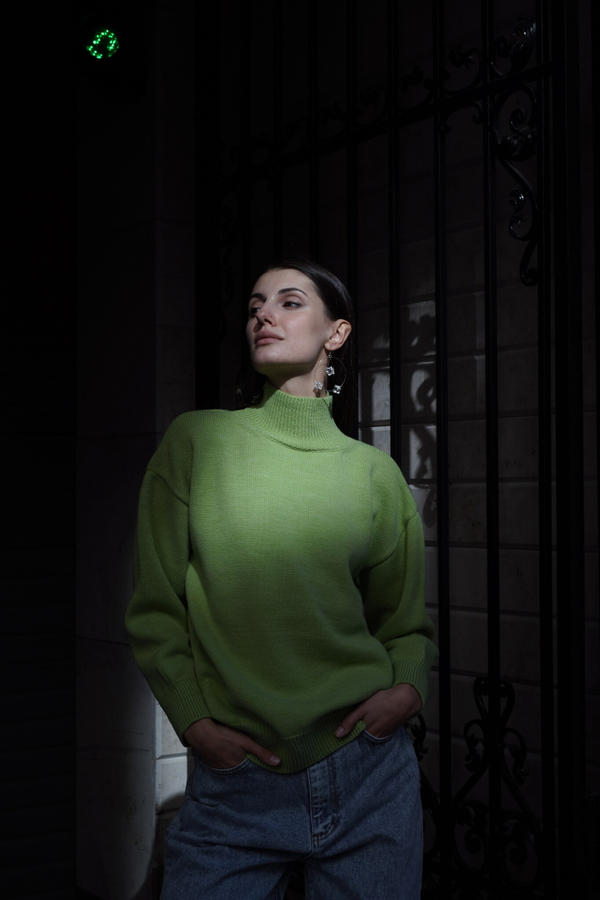 Свитер зеленое яблоко