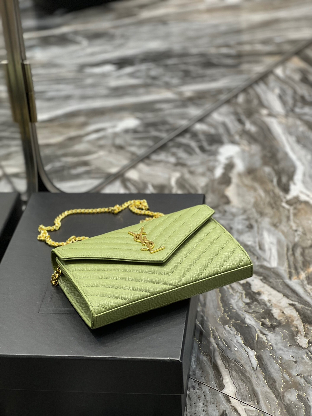 Saint Laurent WOC 22 cm