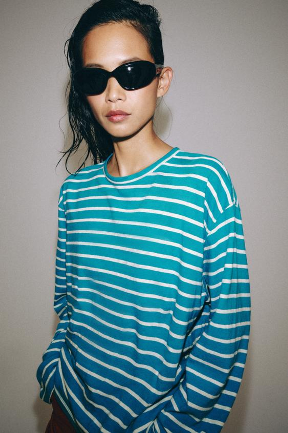 ZARA ФУТБОЛКА ИЗ ХЛОПКА И ЛЬНА В ПОЛОСКУ, СИНИЙ/БЕЛЫЙ