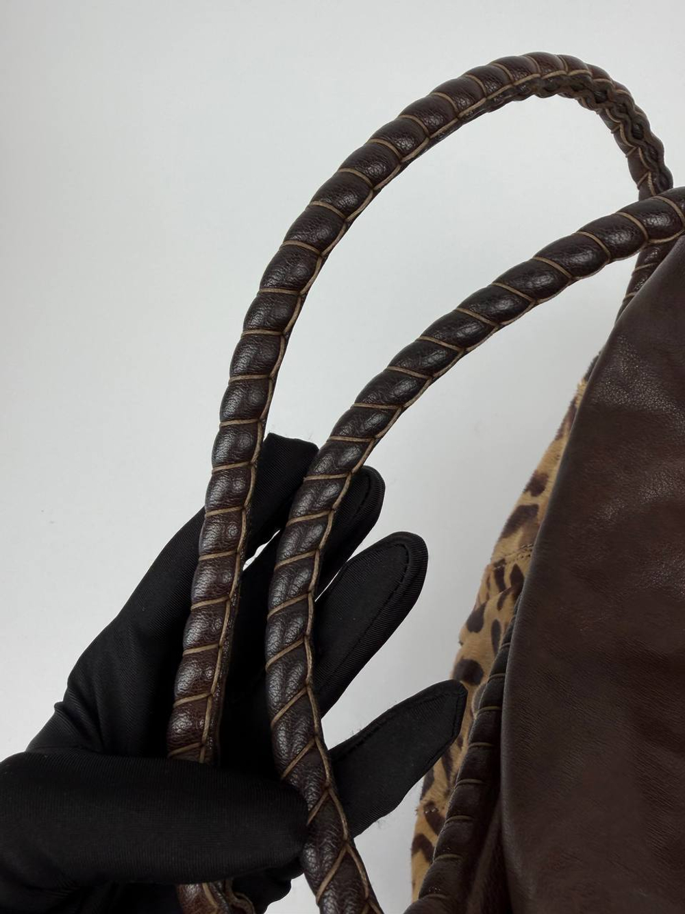 Сумка Valentino Garavani Leopard Pony Hair Leather Shoulder Bag Beige