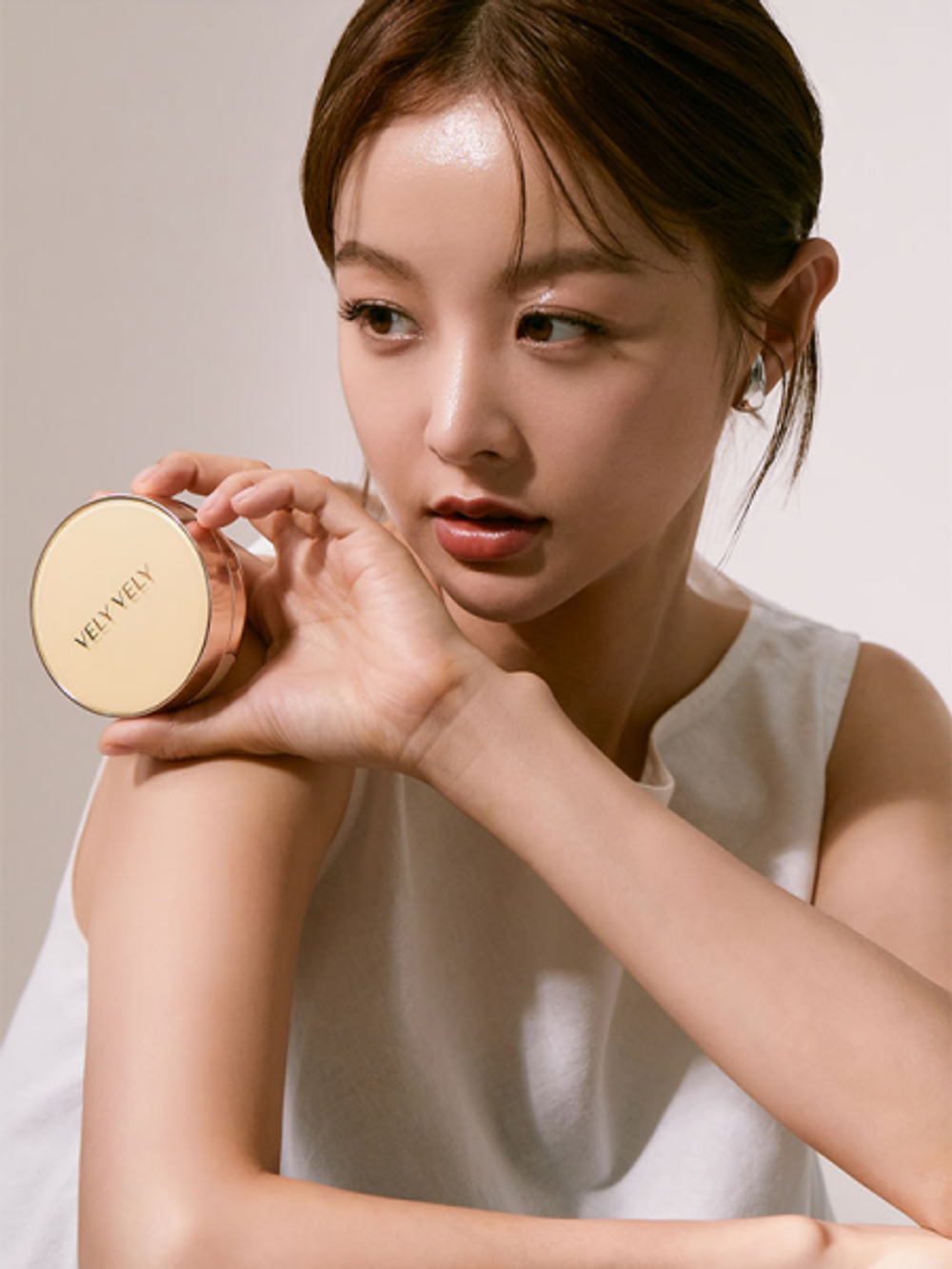 Vely Vely Тональная основа-кушон с рефилом – 23 натуральный Aura Honey Glow Cushion – Natural 15 гр х 2 шт