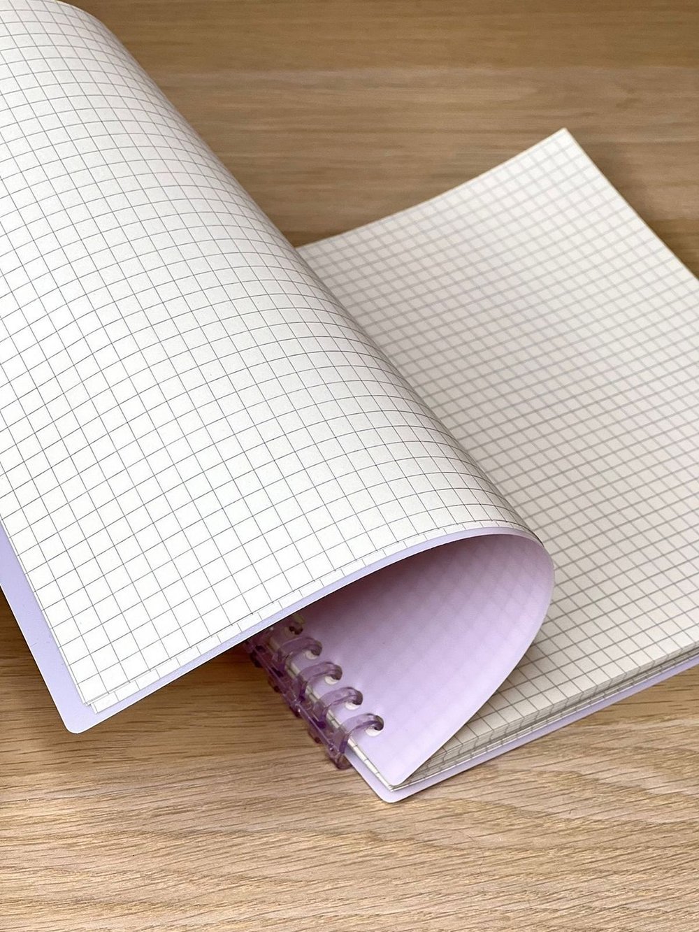 Блокнот квадратный в клетку 60л 195х210 мм сиреневый (8808-011)
