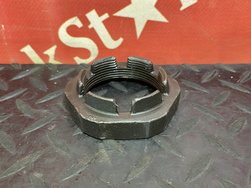 Гайка передней ступицы