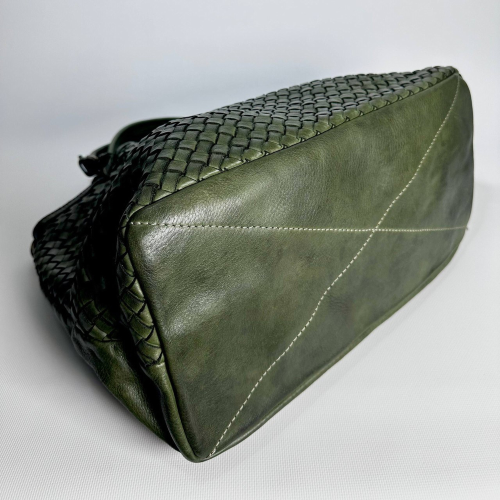 Женская плетеная сумка из натуральной кожи оливкового цвета