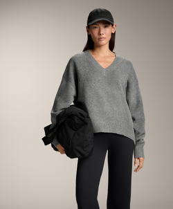 Oysho Мягкий вязаный джемпер с V-образным вырезом, серый меланж