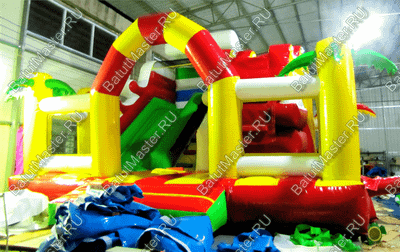 Коммерческий батут "Белый клык" с механизированной головой, цвет красно-желтый, 6*5*4 м