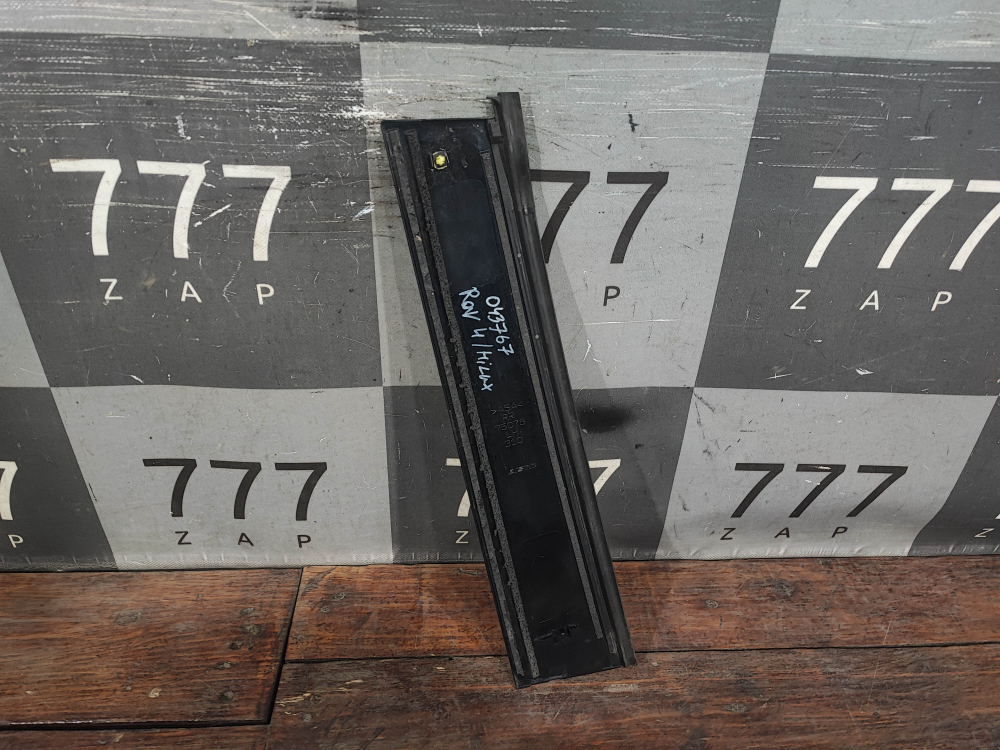 Накладка стойки задней левой Toyota RAV4 V (XA50) 18-нв Б/У Оригинал 7507642090