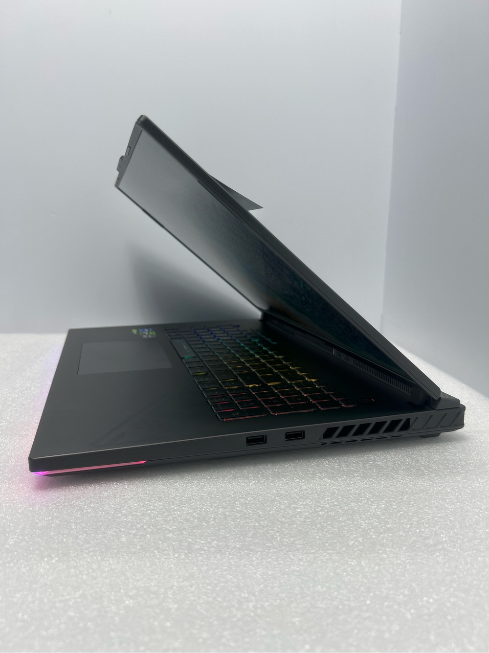 Ноутбук игровой ASUS ROG Strix G18 G814JV-N6186W (90NR0CM1-M00CH0) 18"/Intel Core i7-13650HX/RAM 16GB/SSD 1024GB/GeForce RTX 4060/2560x1600/IPS/240Hz/Windows 11/Подсветка кл-ры: RGB/Серый. Состояние: A1