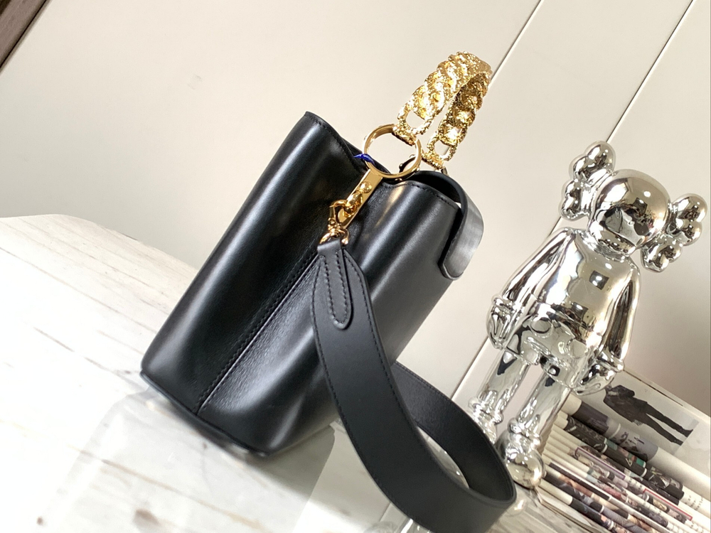 Louis Vuitton Capucines BB