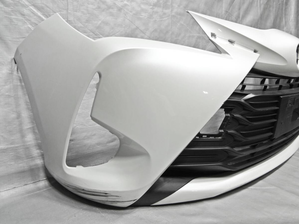 бампер передний Toyota Vitz KSP130 NSP135