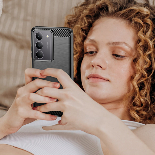 Чехол черного цвета с дизайном под карбон на Realme C75 4G, серия Carbon от Caseport
