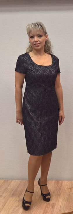 Черное гипюровое платье